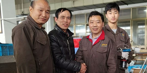 速耐自動拉釘機(jī)助力金華明輝戶外提效升級